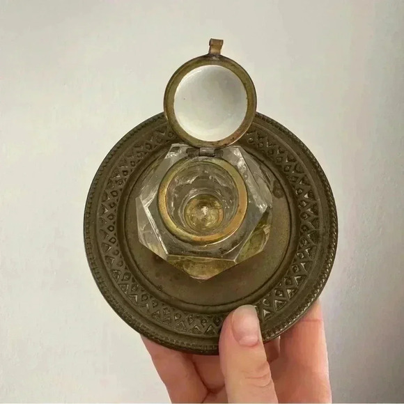 Rare Signed Antique Angelica Kauffman Inkwell Glass Jar on Brass Tray - Picture 3 of 13